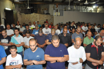 بالصور: مساجد يافا تتزيّن بوفود العباد إحياءً لليلة القدر